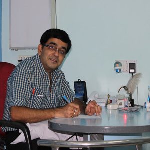 Dr Manish Khanna